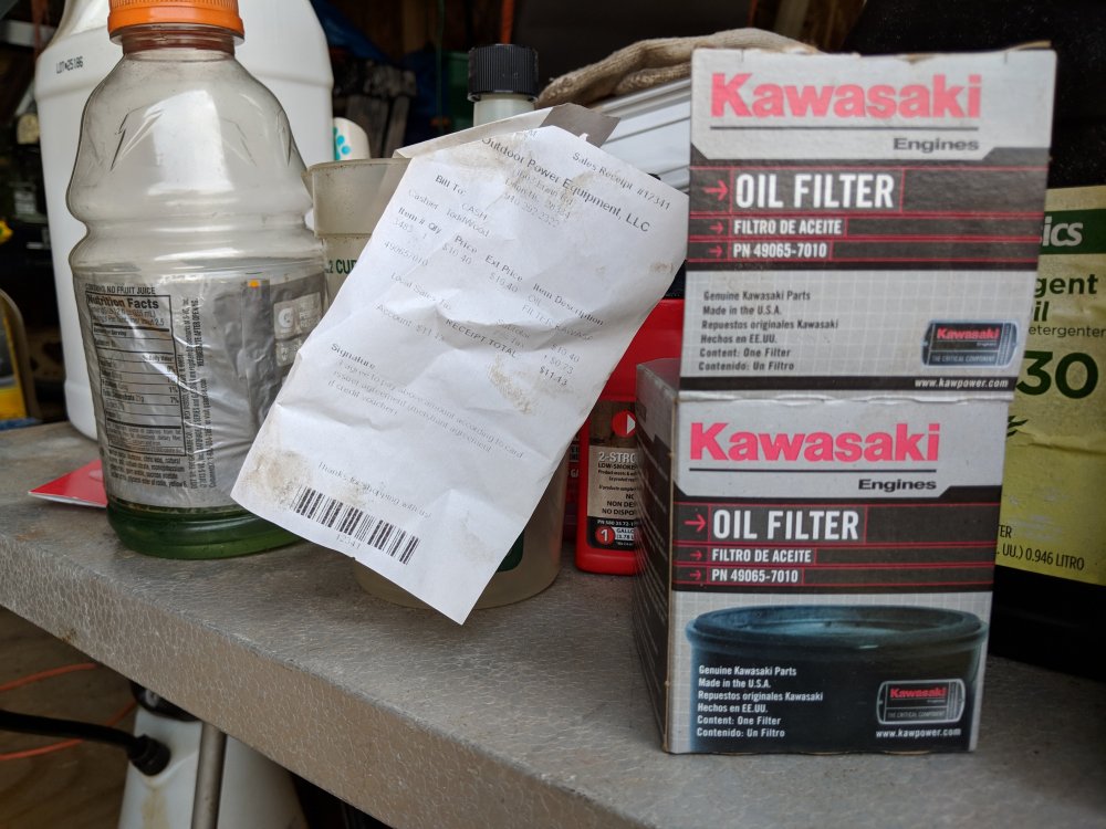 Kawasaki oil filter for Hustler 49065-7010.jpg