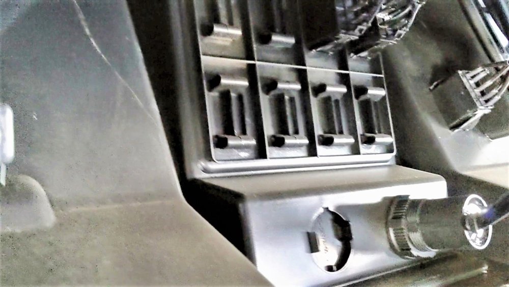 Buck 450 switch panel (2).jpg